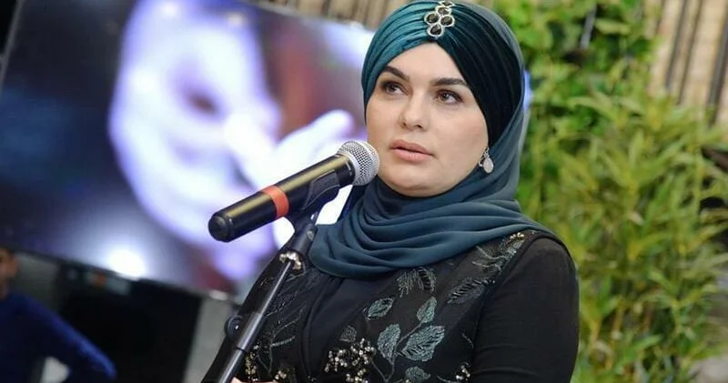 Səhnədə iki nəfər, yaddaşlarda bir səs Saffari yazır…