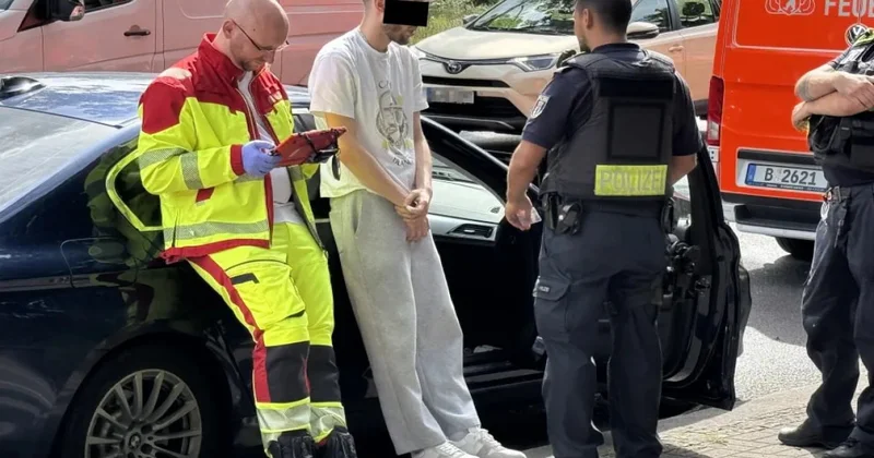Berlində avtomobil insanların üzərinə sürülüb, yaralılar var