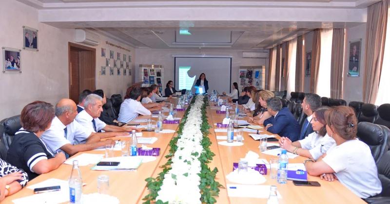 Təhsil işçilərinin sentyabr konfransı çərçivəsində dəyirmi masalarda müzakirələr aparılıb