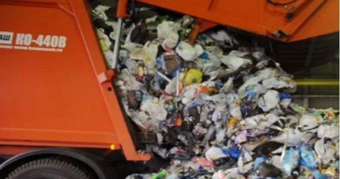 Xırdalanda zibil maşınları yola ziyan vurdu FOTO VİDEO