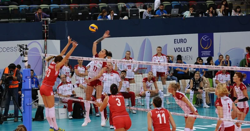 Türkiyə tarixində ilk: Voleybol millisi DÇ nin yarımfinalında...