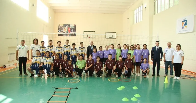 AVF prezidenti gənc voleybolçularla görüşüb