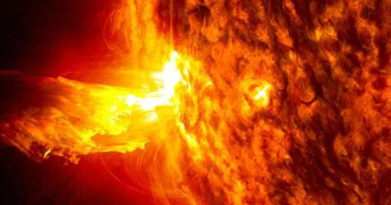 Günəşdə şüa şəklində qeyri adi plazma emissiyası baş verib