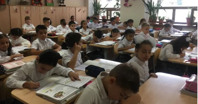 Məktəblərdəki şagird sıxlığı necə tənzimlənməlidir? EKSPERTDƏN AÇIQLAMA