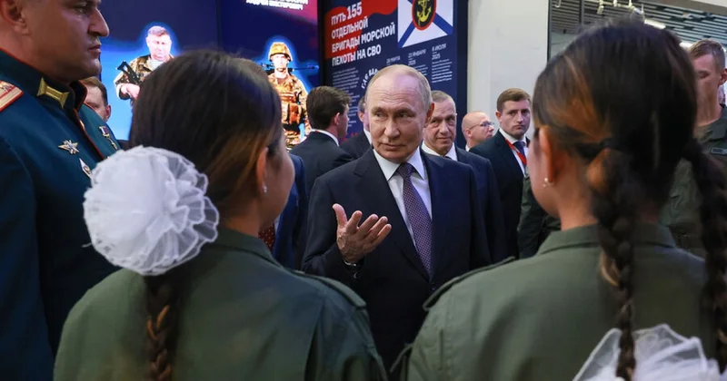 Sizi külək aparacaq Putin kursantlarla zarafatlaşdı