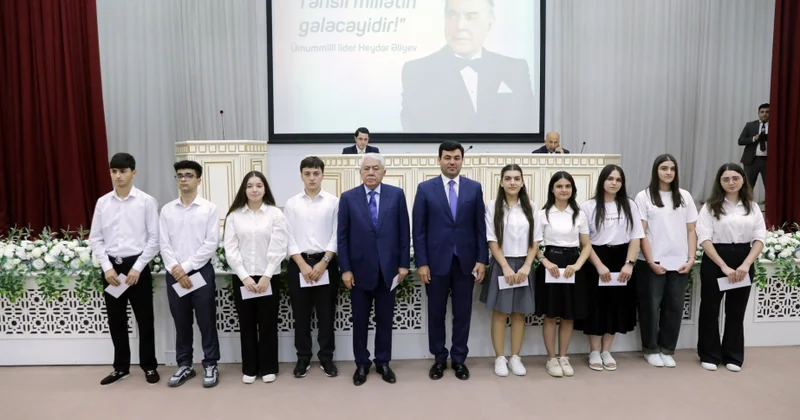 Xaçmazda yüksək balla ali məktəblərə qəbul olan məzunlar mükafatlandırılıb