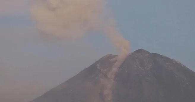 İndoneziyada Semeru vulkanı püskürüb