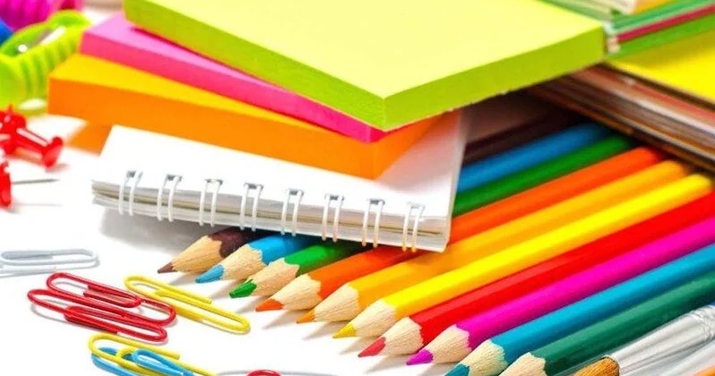 Məktəb ləvazimatları niyə bahadır? Ekspertdən açıqlama