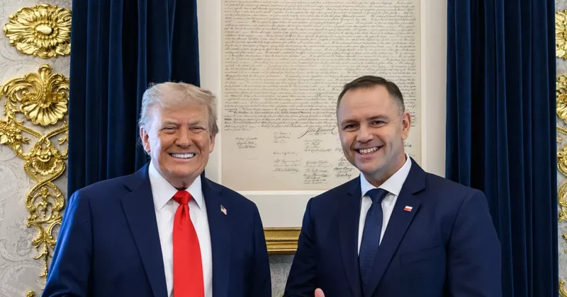 Навроцкий показал подарок от Трампа