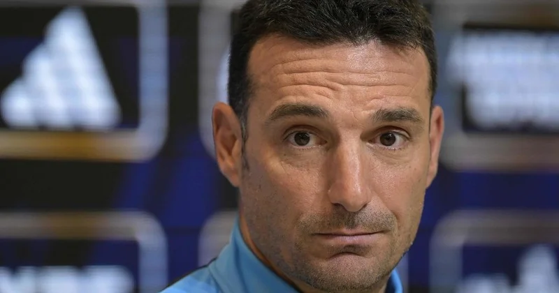 Argentina millisinin baş məşqçisi Messi barədə danışarkən göz yaşını saxlaya bilməyib