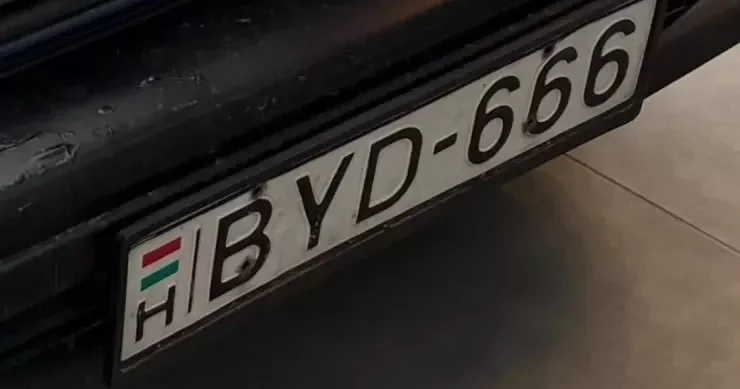 Maşınını pulsuz verir, nömrəyə isə 1000 dollar istəyir Bu şərtlə