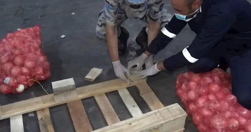 Gömrükdə “təzə soğan” yükündən 25,5 kq marixuana çıxdı Video