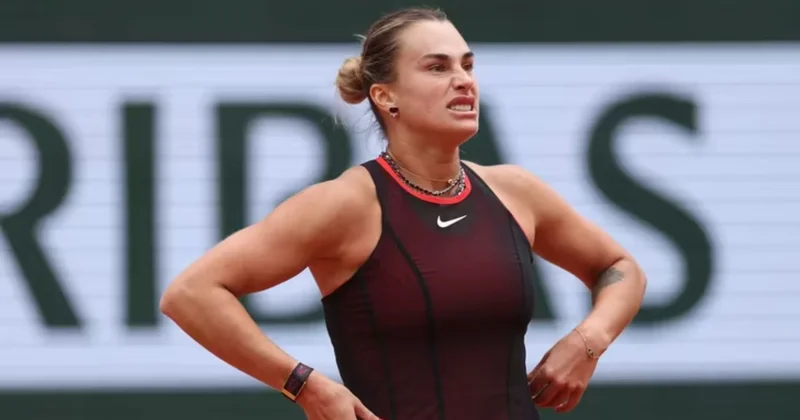 Məşhur tennisçi oyunu marixuana iyinə görə dayandırıb