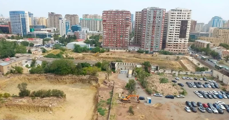 Bakının mərkəzindən GÖZLƏNİLMƏZ görüntü Tanınmış memar ifşa etdi!