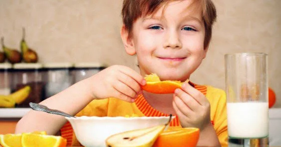 Məktəbə gedən uşaqlar necə qidalanmalıdır? Pediatrdan valideynlərə VACİB TÖVSİYƏLƏR