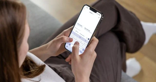 Kişi sevgilisini “WhatsApp”da başqa oğlanla yazışdığına görə döydü KONKRET