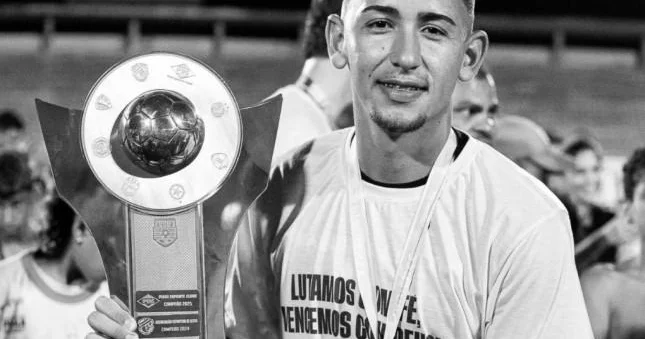 İnəklə toqquşan futbolçu vəfat etdi