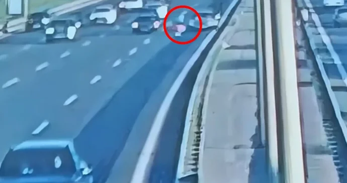 Yolunu qısaltmaq istədi, həyatından oldu DƏHŞƏTLİ QƏZANIN ANBAAN VİDEOSU