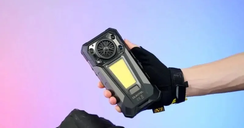 Çaxmaqla təchiz edilən ilk smartfon FOTO