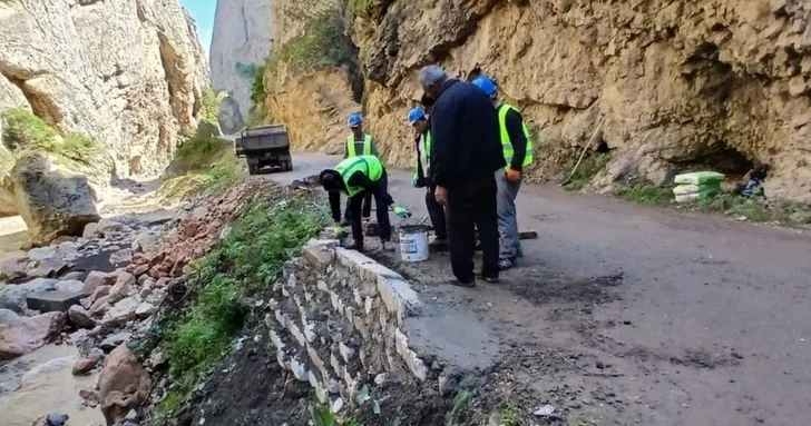 На дороге Губа Хыналыг затруднено движение из за разрушений