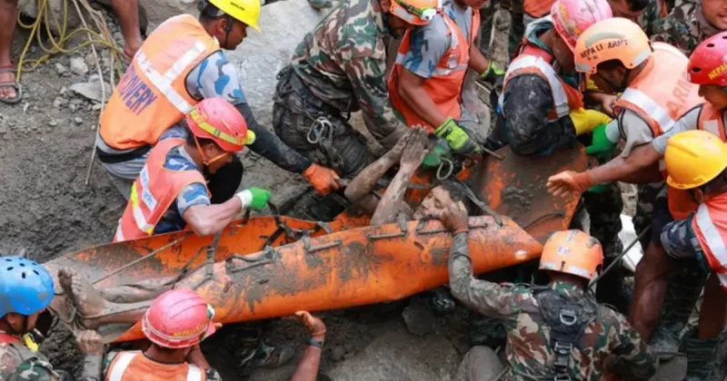 Nepalda iki işçi xilas edildi 9 gün tuneldə qalıbmışlar Video
