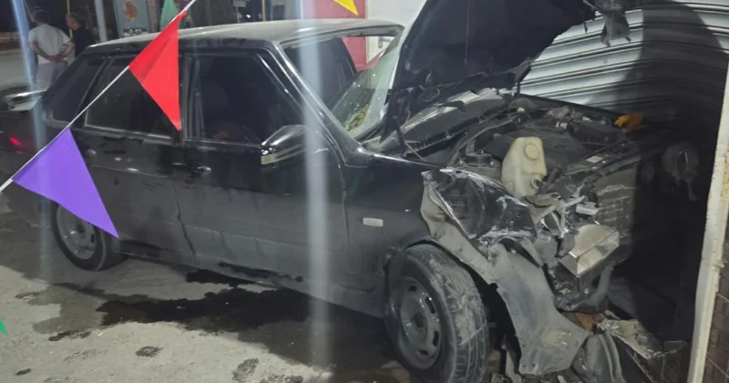 Xaçmazda avtomobil bərbərxanaya çırpılıb, sürücü yaralanıb