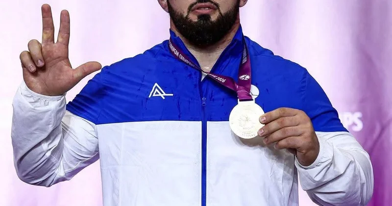 Yusif Dursunov Avropa çempionu olaraq adını tarixə yazdırdı FOTO