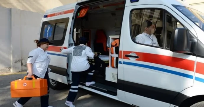 Özəl klinikanın ambulansı qəzaya düşdü VİDEO