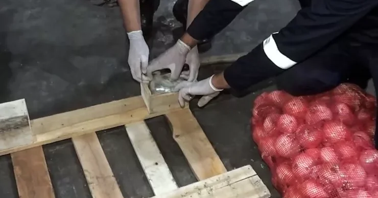 İrandan Rusiyaya aparılan soğanın içindən narkotik çıxdı VİDEO