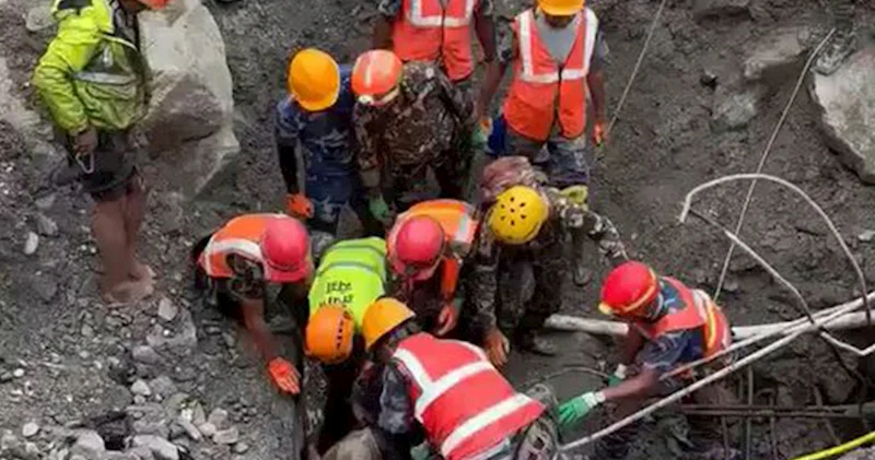 Daşıqndan 9 gün sonra tuneldən sağ çıxarıldı Video