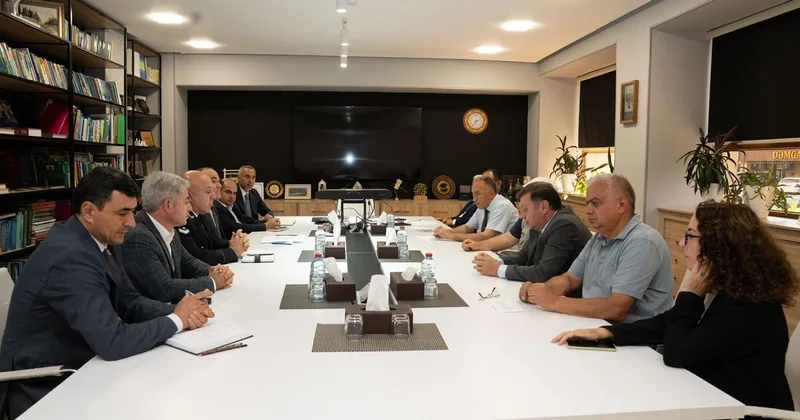 Ayıların kəndlərə daha tez tez gəlir: Nazirlikdə müzakirə FOTOLAR