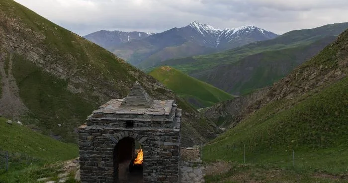 Qafqaz dağlarının qoynunda sönməyən qədim alov