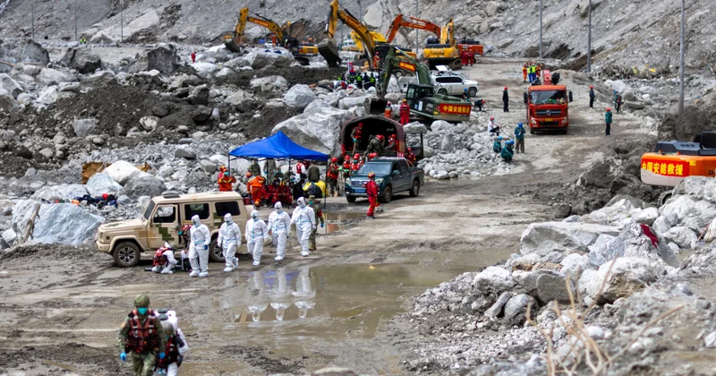 Çinin Tibet bölgəsindəki daşqında ölənlərin sayı 31 ə çatıb