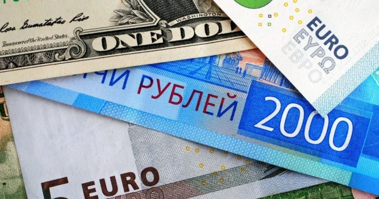 Yeni məzənnələr avro, rubl bahalaşdı, dollar isə...
