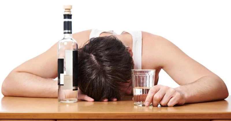 Alkoqol içənlərin beynində nə baş verir? Alimlər səbəbini açıqladı