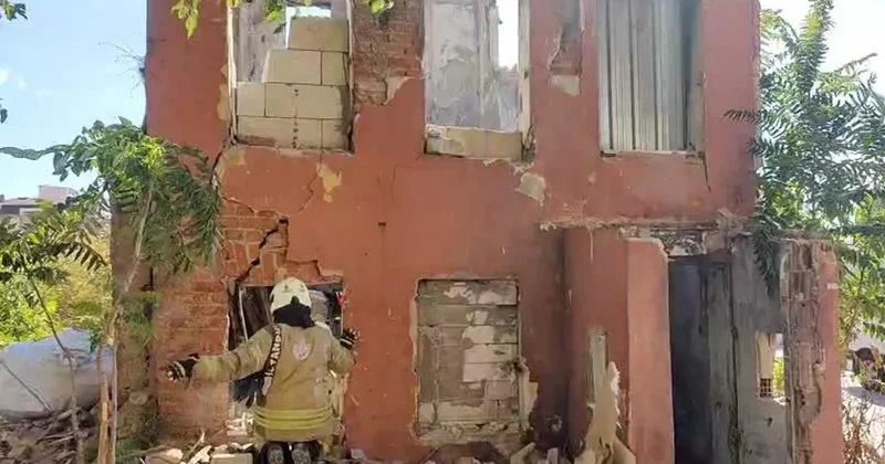 İstanbulda bina çökdü