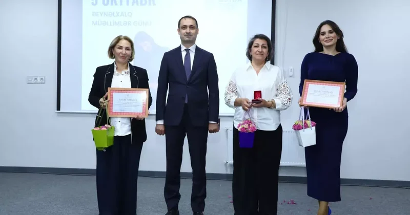 Награждена группа бакинских учителей ФОТО