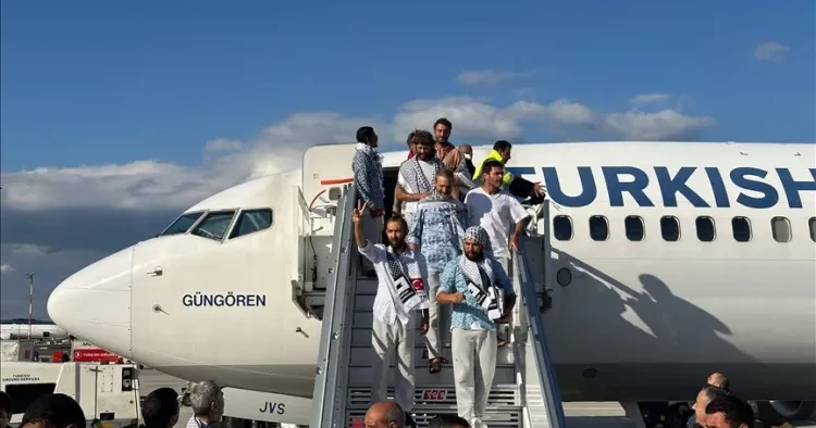 İsrailin saxladığı Sumud Donanmasının fəalları Türkiyəyə GƏTİRİLDİ