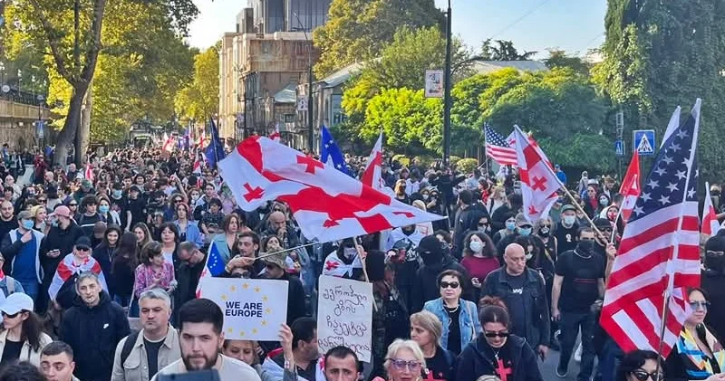 Gürcüstan hərəkətləndi Saxta seçkilər etirazlara səbəb oldu