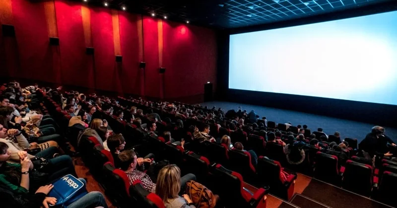 Mən niyə rusun dilində kinoya baxmalıyam ?! Kinoteatrlarda “məcburi seçim”