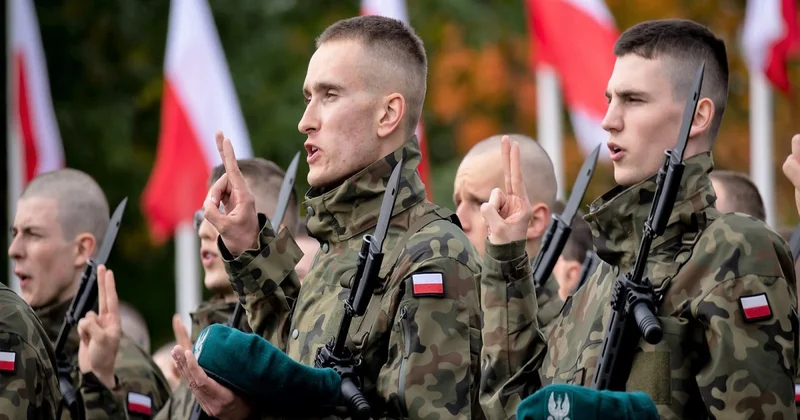 Президент Польши направил войска к границам с Германией и Литвой