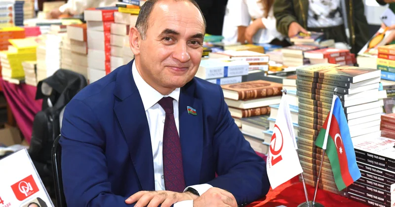 Ceyhun Məmmədovun Cəmiyyət. Şəxsiyyət. Təhsil. Din və Gənclərə tövsiyələr kitablarının imza mərasimi keçirilib