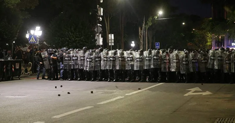 В ходе беспорядков в Тбилиси пострадали 14 полицейских