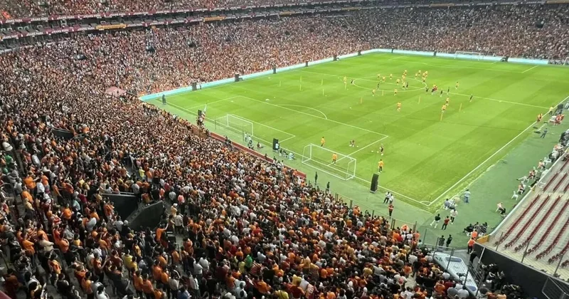 Qalatasaray futbolçuları Beşiktaş derbisində meydana itlərlə çıxacaq