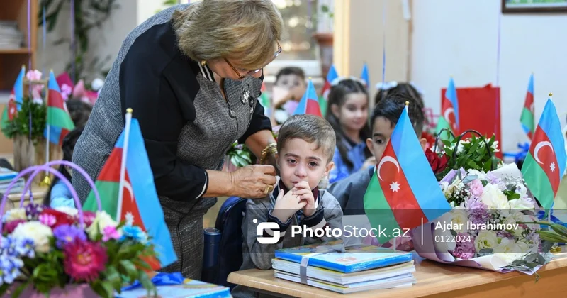 Müəllimlər Günü ilə əlaqədar yüzlərlə müəllim təltif edildi