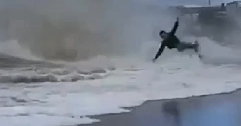Страшный шторм обрушился на Британию ВИДЕО