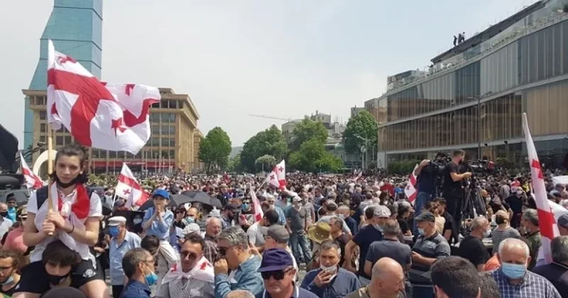 Центр Тбилиси парализован