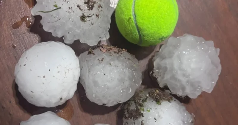 Paraqvayda tennis topu boyda dolu yağdı VİDEO