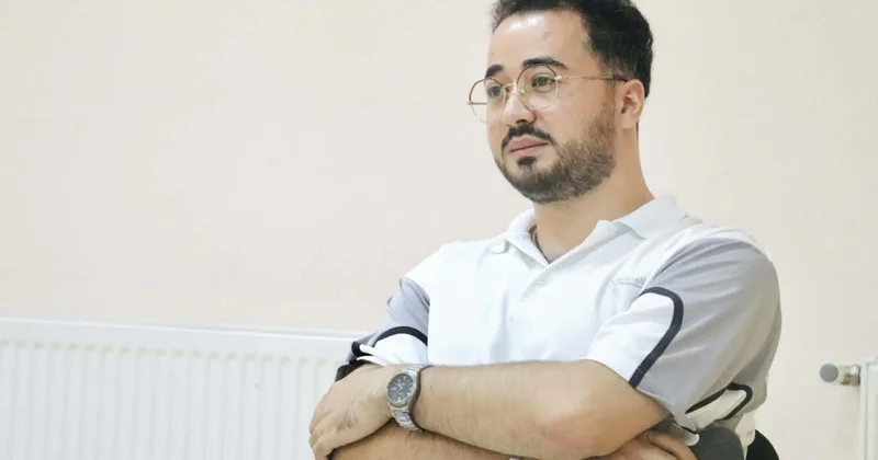 “Xoşbəxtlik bir təlxəyin söyüşsüz keçən günü” Elçin Məhərrəmin yeni şeirləri
