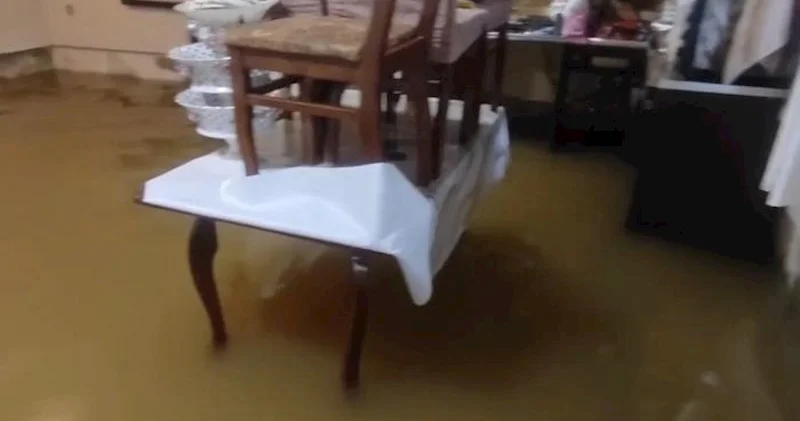Yağışdan sonra paytaxt sakininin evi... Video